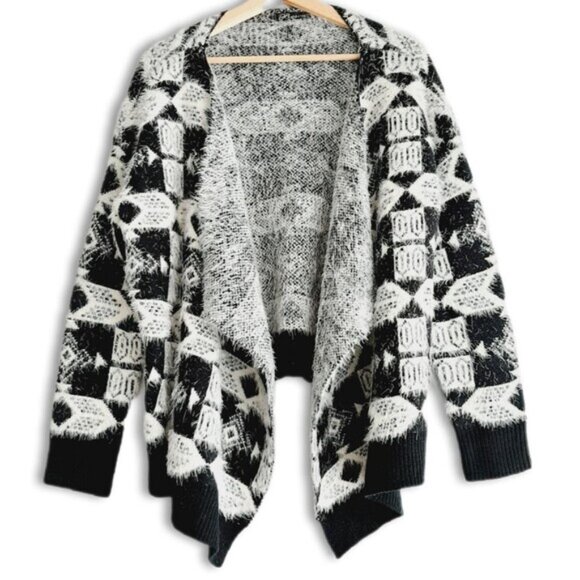 BESCA Wool Blend Fuzzy Open Front Cardigan Sweater B&W Tribal Geo Pattern Sz L - Picture 2 of 16